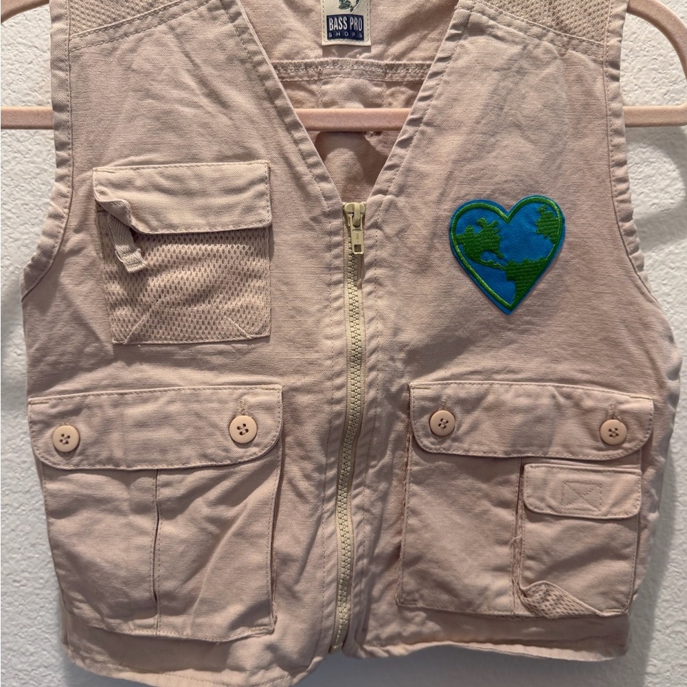Bass Pro Shops Cream Vest with Fish Logo